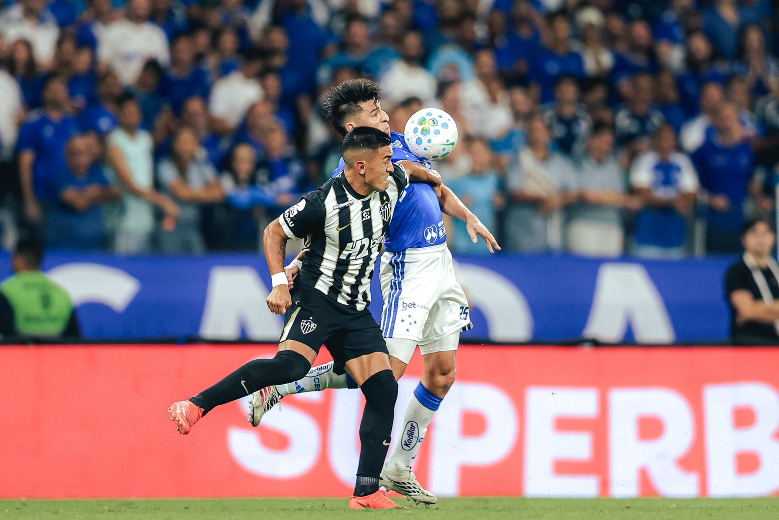 Clássico Vibrante e Violento: Cruzeiro e Atlético Empatam pela Copa do Brasil